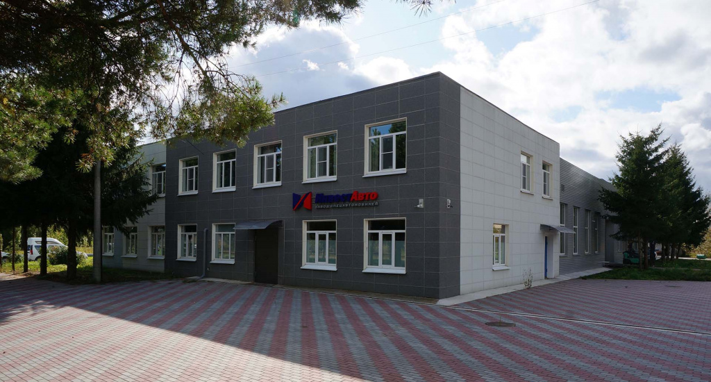 Здание_центральный вход_min.jpg